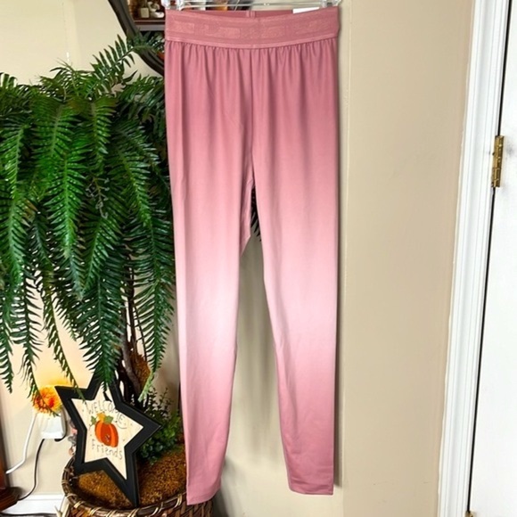 Brand New Victoria's Secret Pink Ombre Scoop Sports Bra & Ultimate Leggings Set - Picture 3 of 16